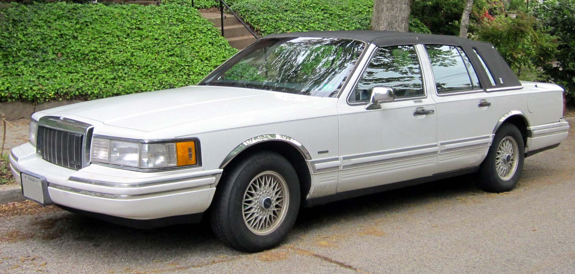1990 Lincoln Town Car Specs, Prices, VINs & Recalls - AutoDetective